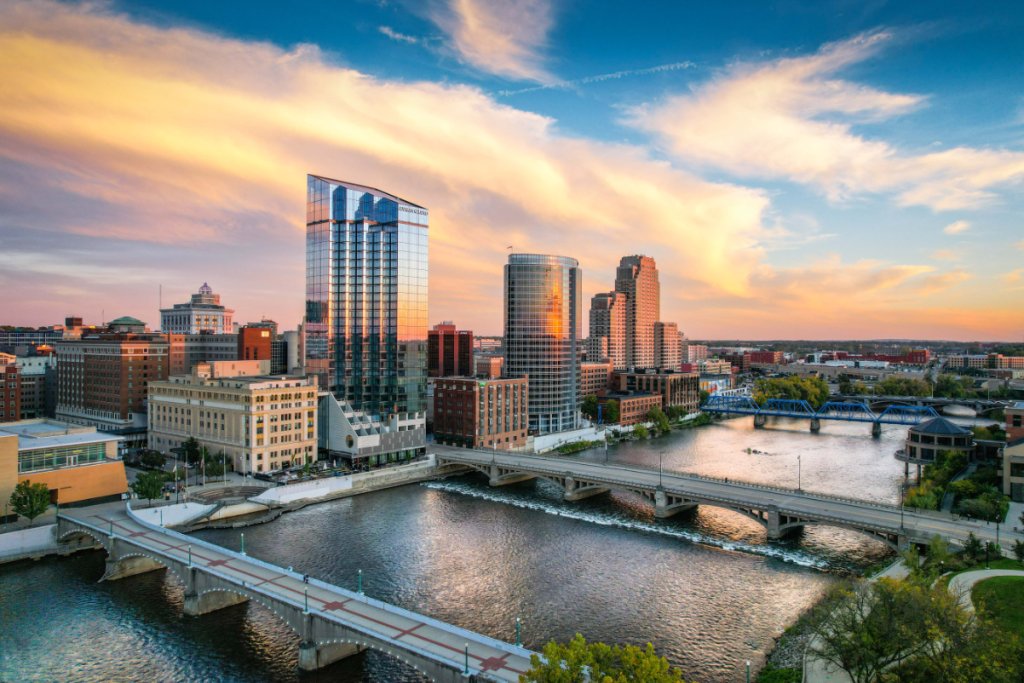 Hotel Owners Confront a New Math: Rising Costs, Weak Revenue